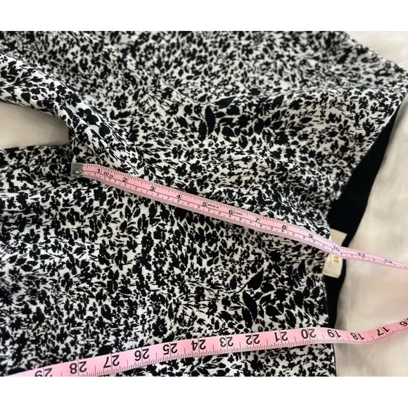 Maeve by Anthropologie casual pants black and white floral print kick flare - Picture 2 of 6